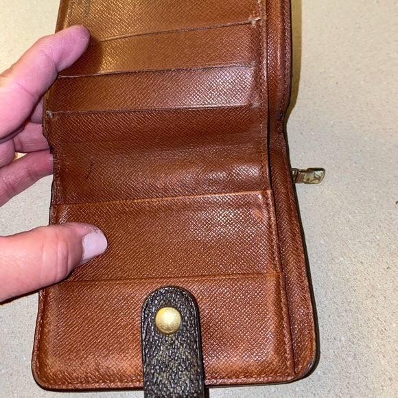 Louis Vuitton Wallet - Picture 2 of 13